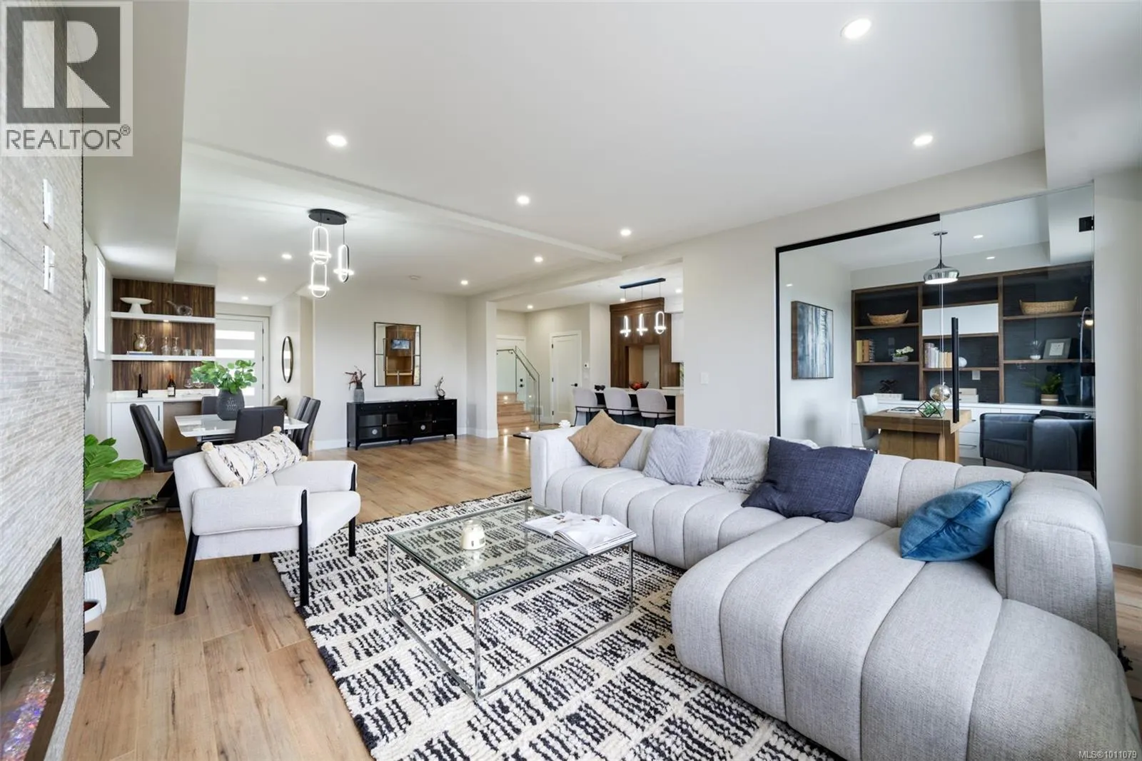 2210 Archer Gate