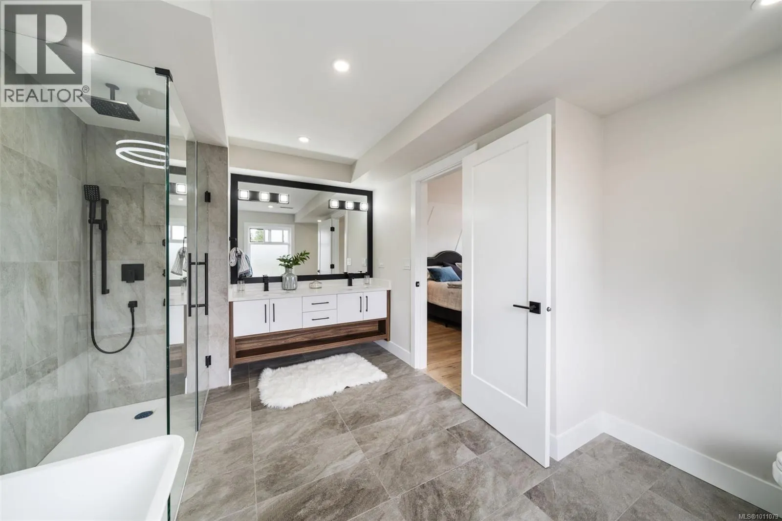 2210 Archer Gate