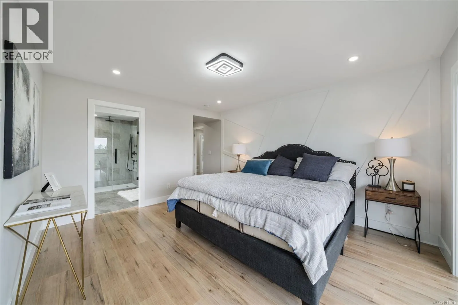 2210 Archer Gate