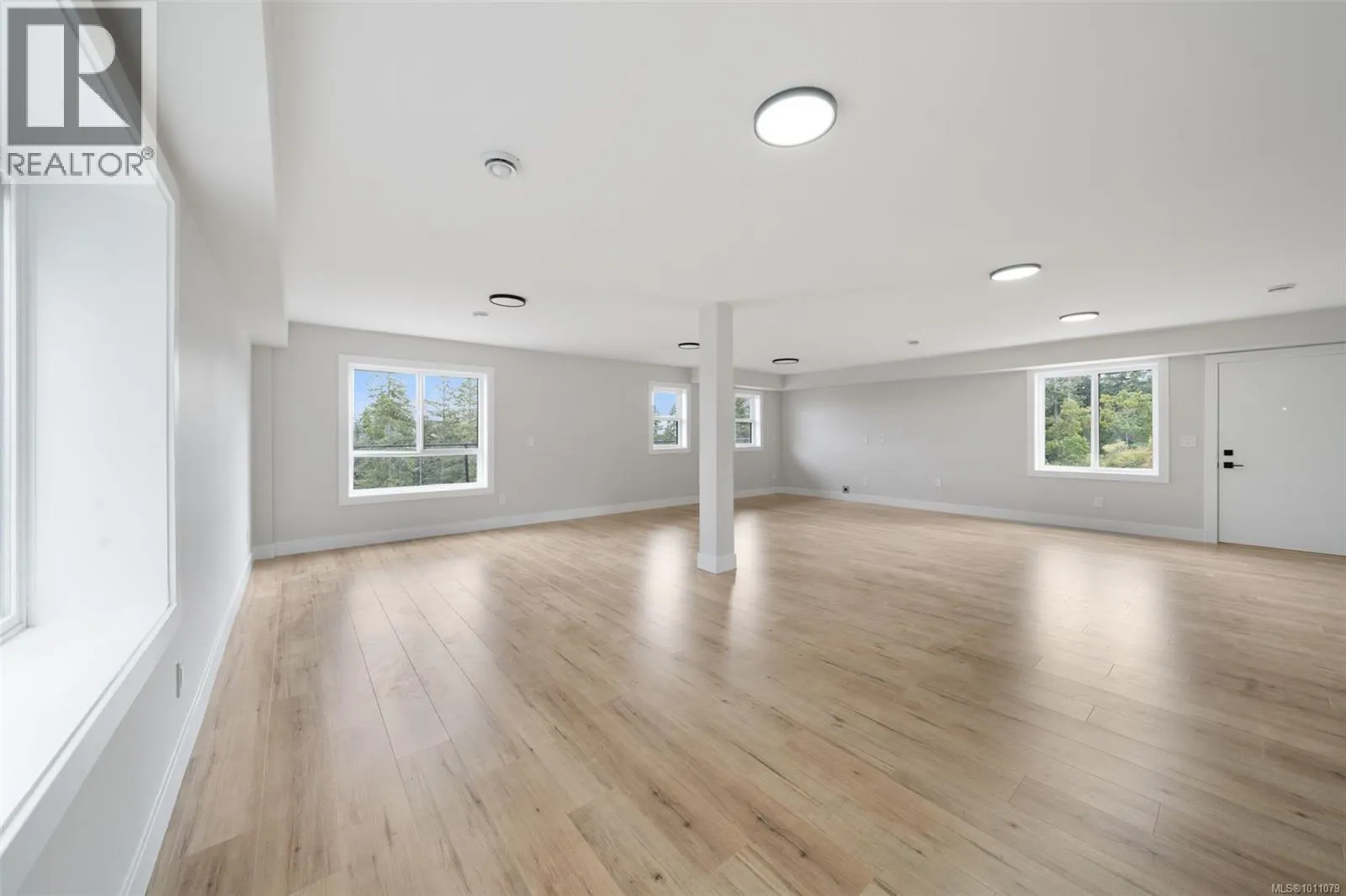 2210 Archer Gate