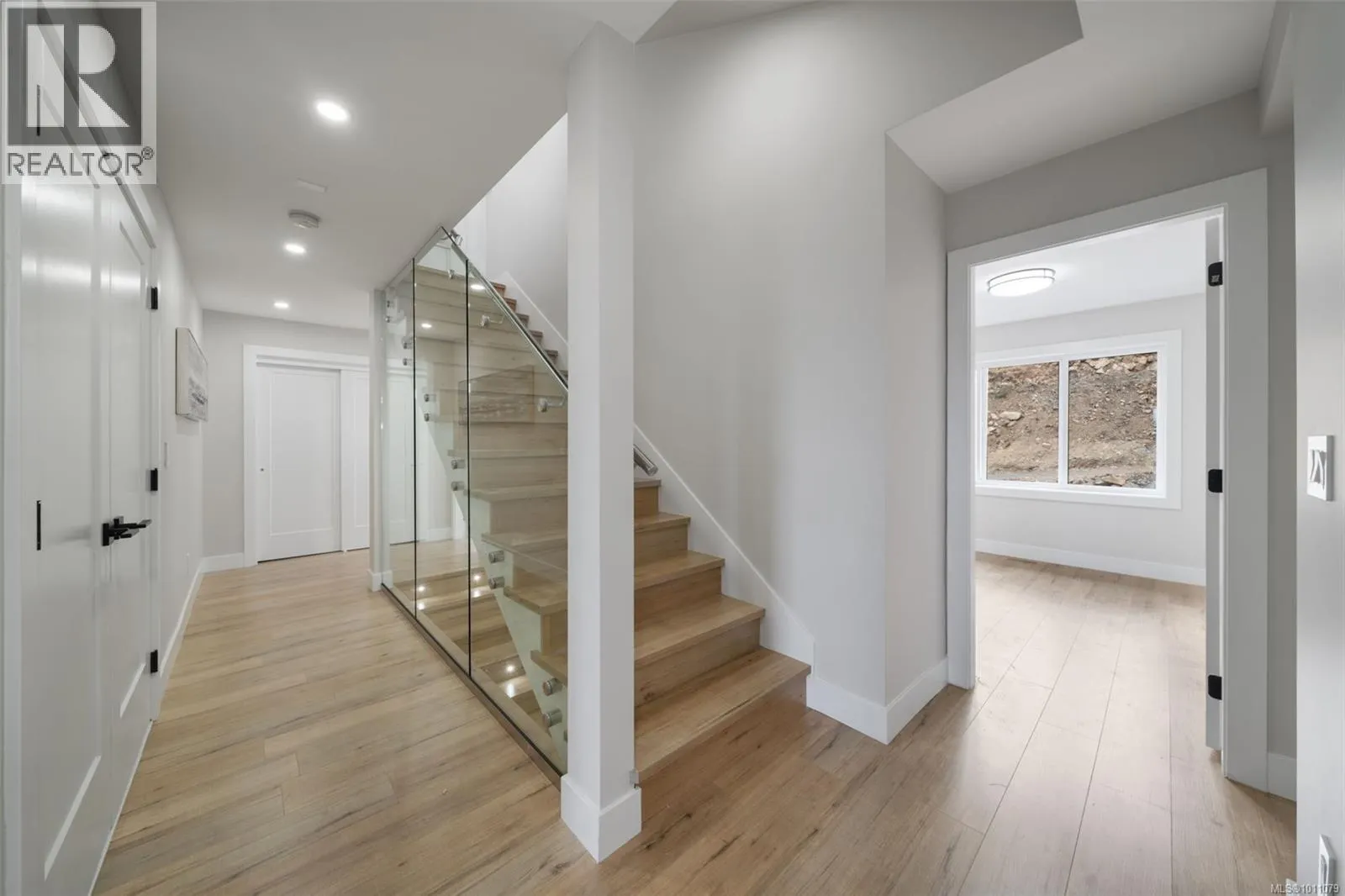 2210 Archer Gate
