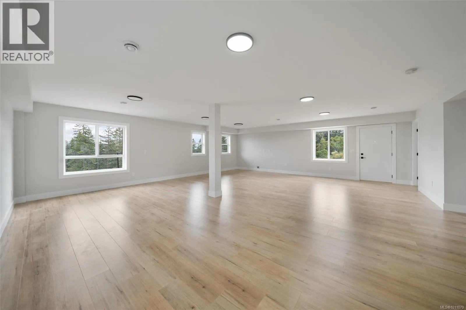 2210 Archer Gate