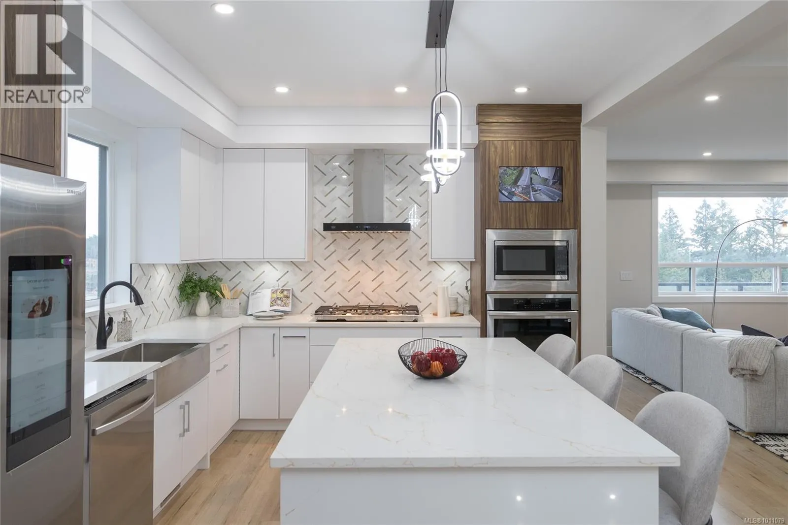 2210 Archer Gate