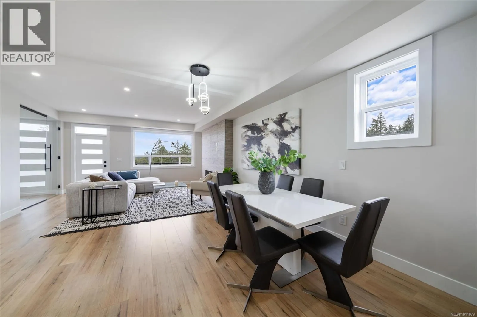 2210 Archer Gate