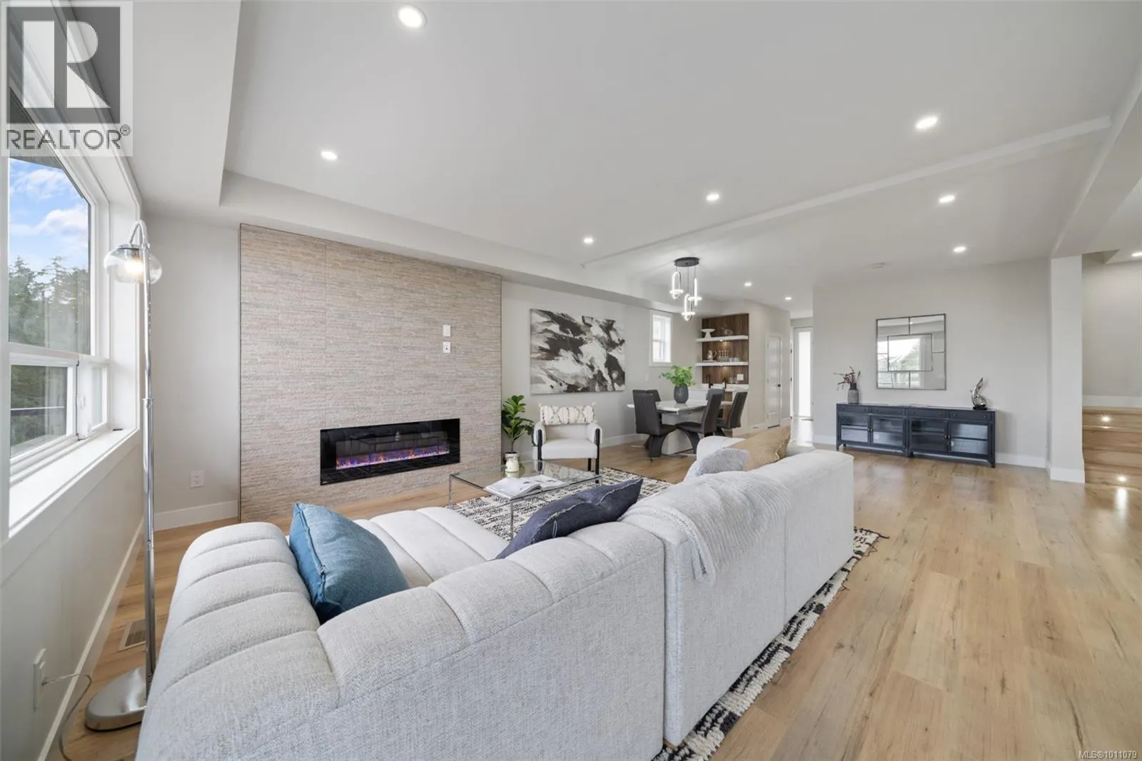 2210 Archer Gate