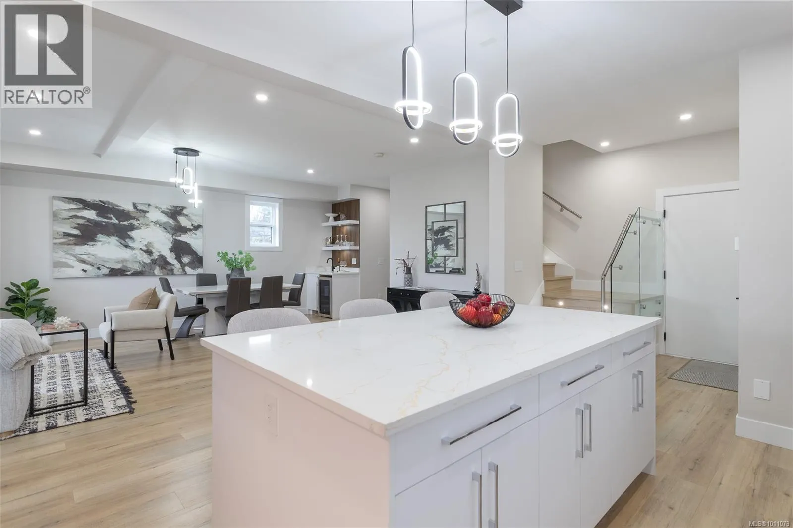 2210 Archer Gate