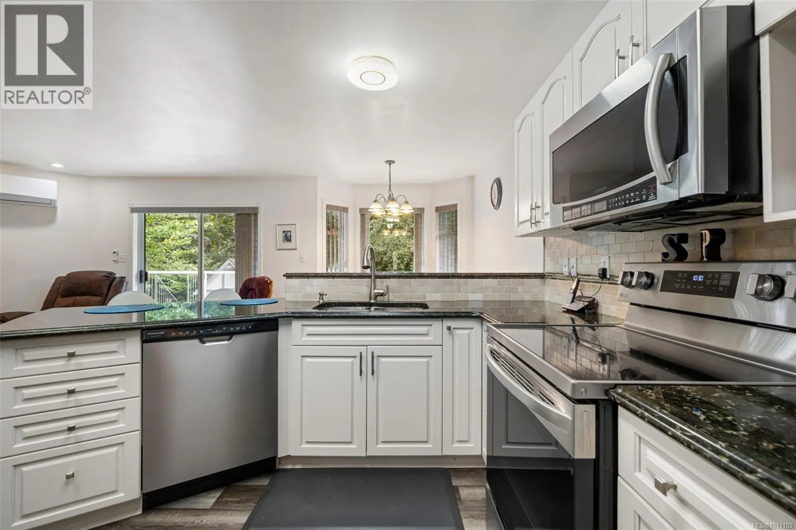 18 North Shore Rd