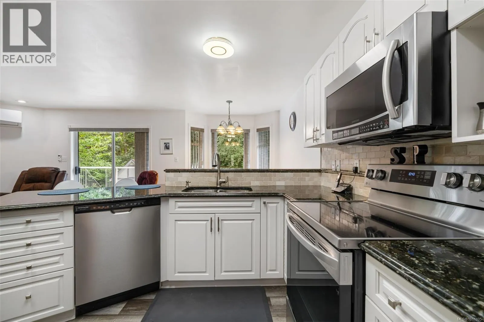 18 North Shore Rd