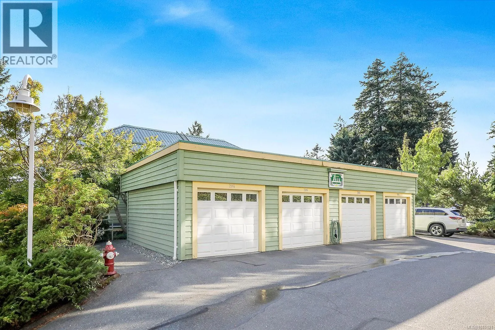 206 2275 Comox Ave