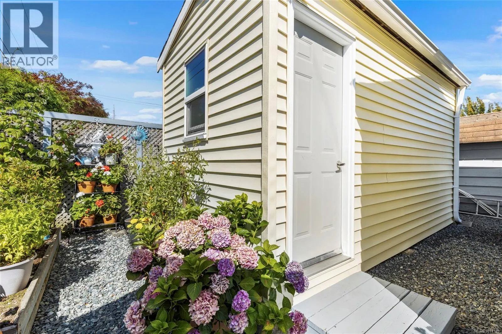 92 7701 Central Saanich Rd