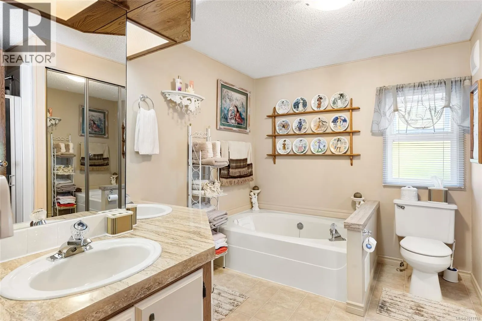 92 7701 Central Saanich Rd