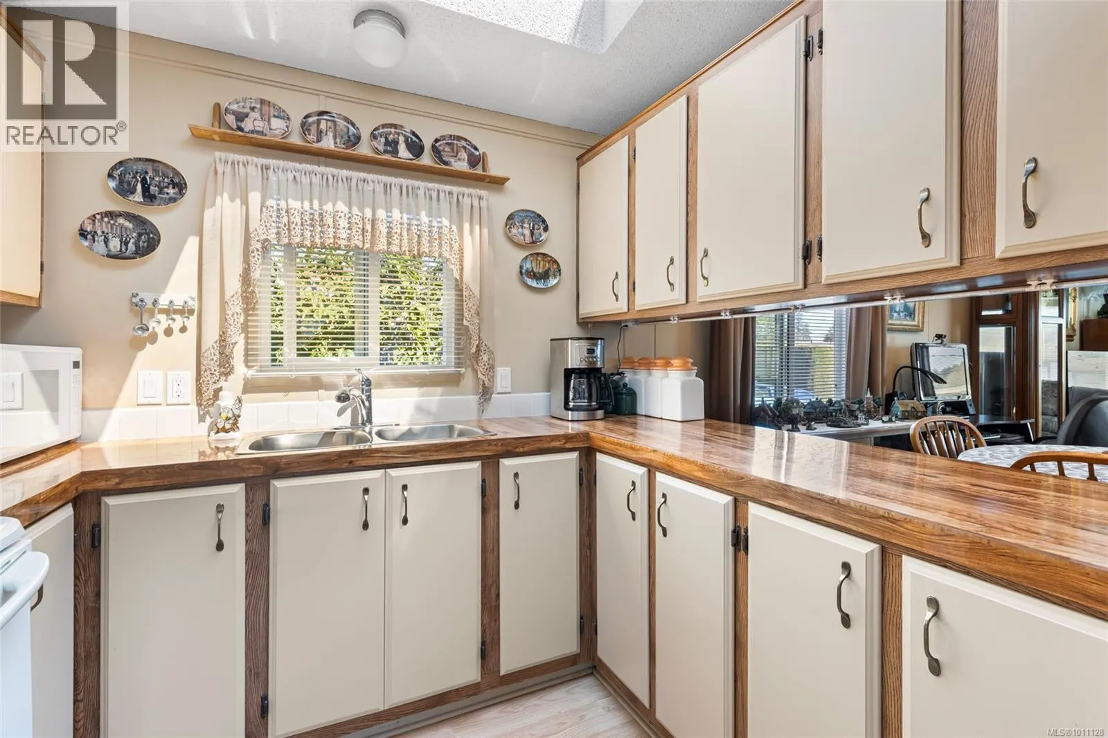 92 7701 Central Saanich Rd