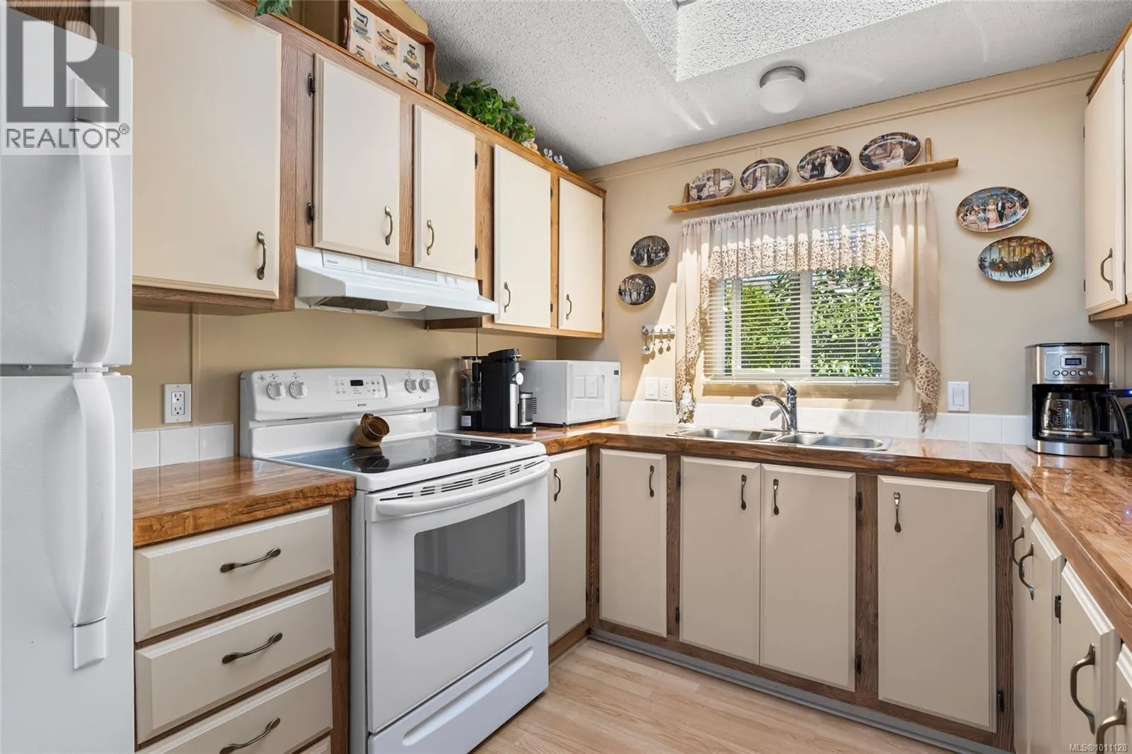 92 7701 Central Saanich Rd