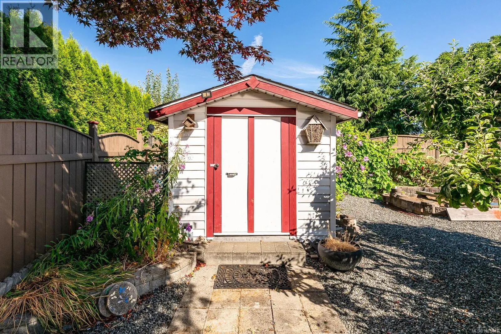 956 Brooks Pl