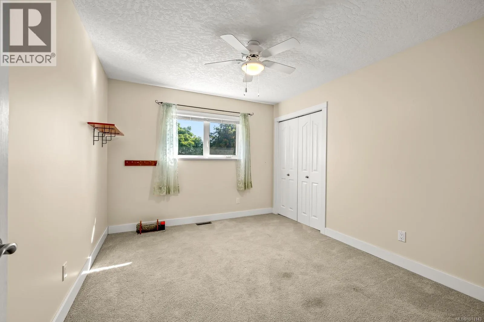 956 Brooks Pl