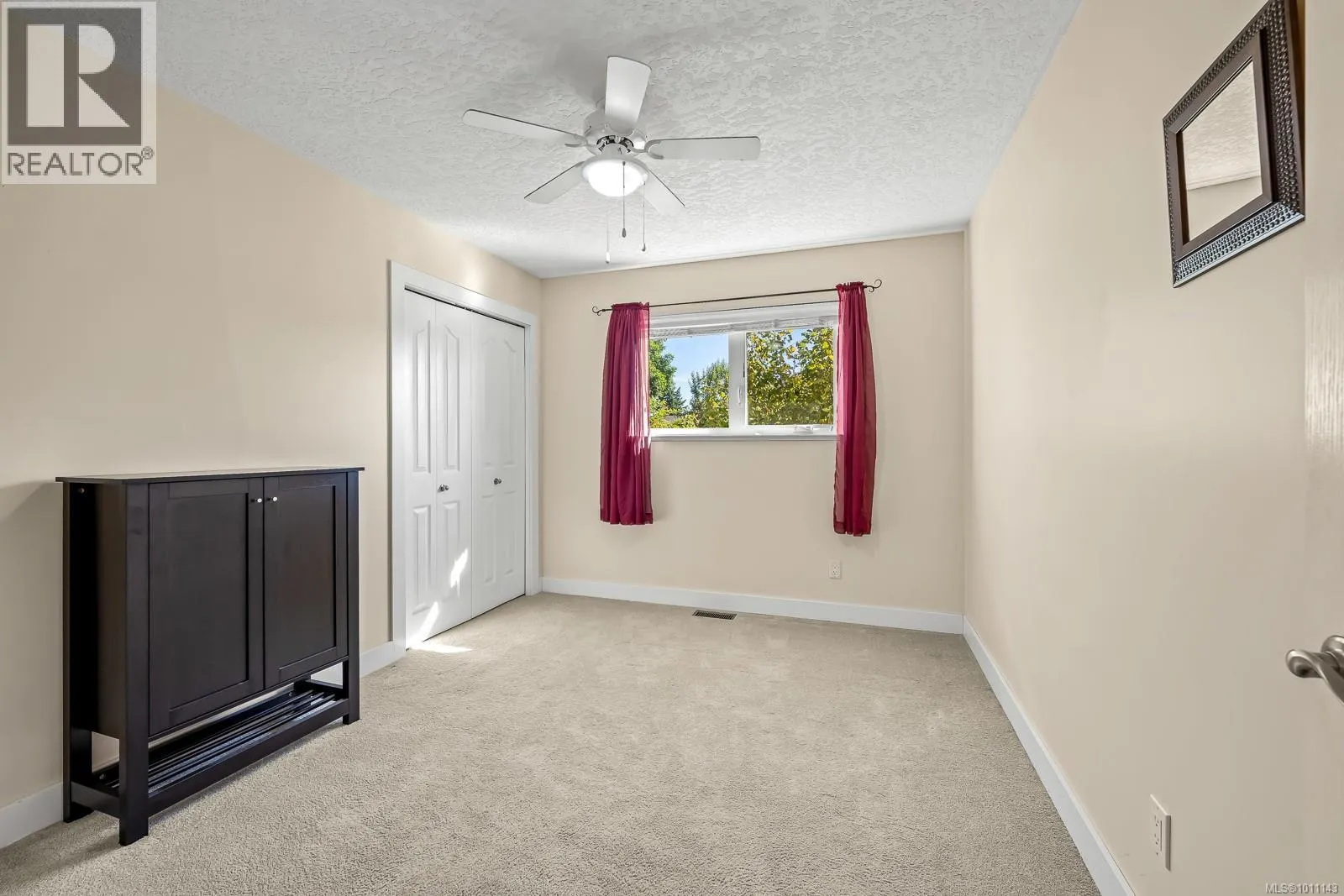 956 Brooks Pl