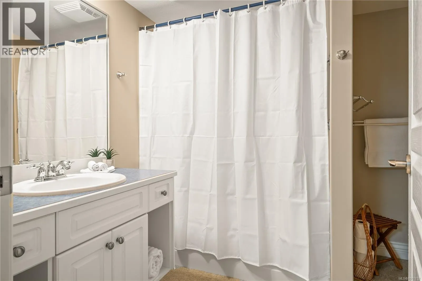 3225 Willowmere Cres