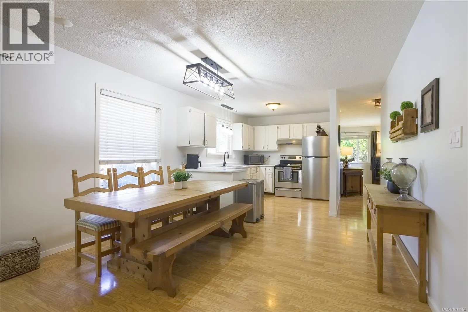 6144 Edgehill Pl