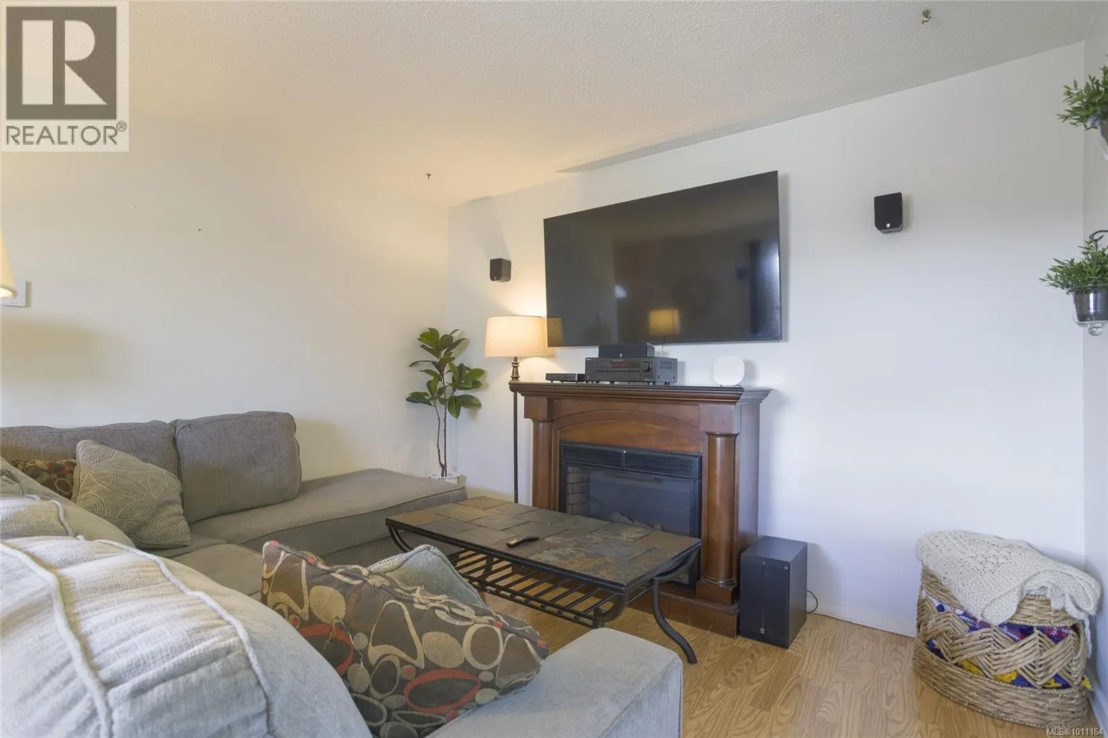 6144 Edgehill Pl