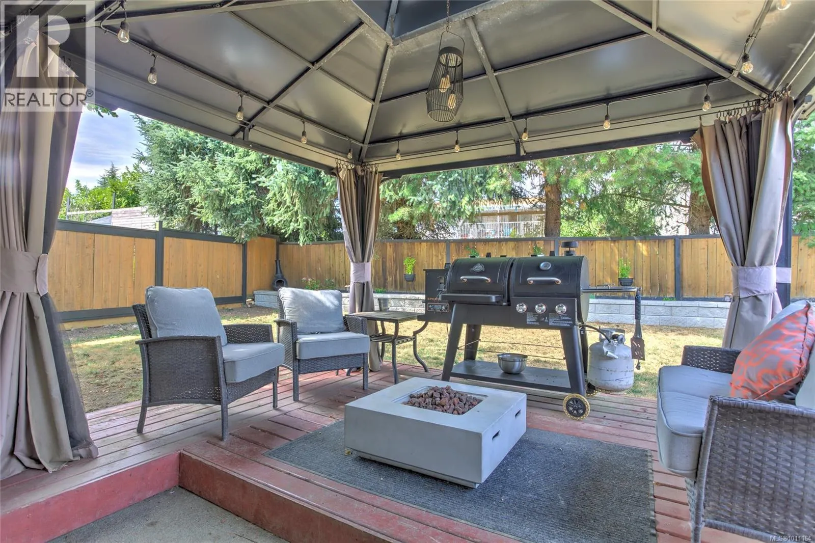 6144 Edgehill Pl