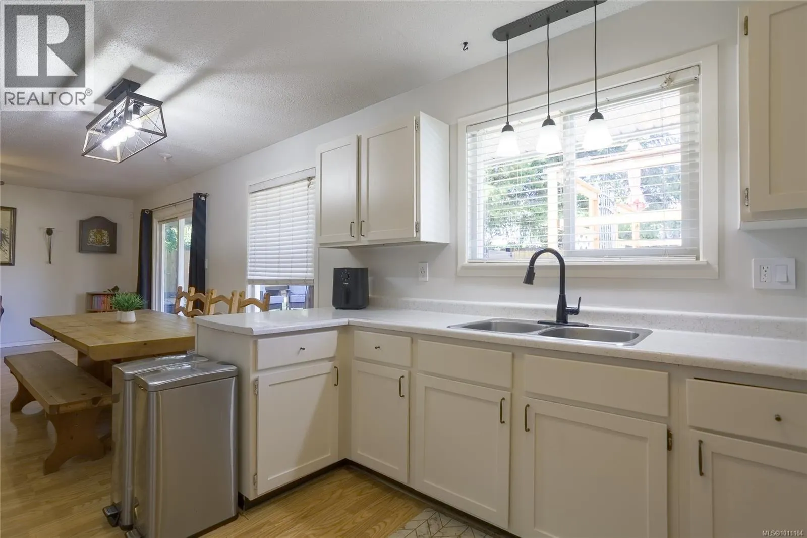 6144 Edgehill Pl