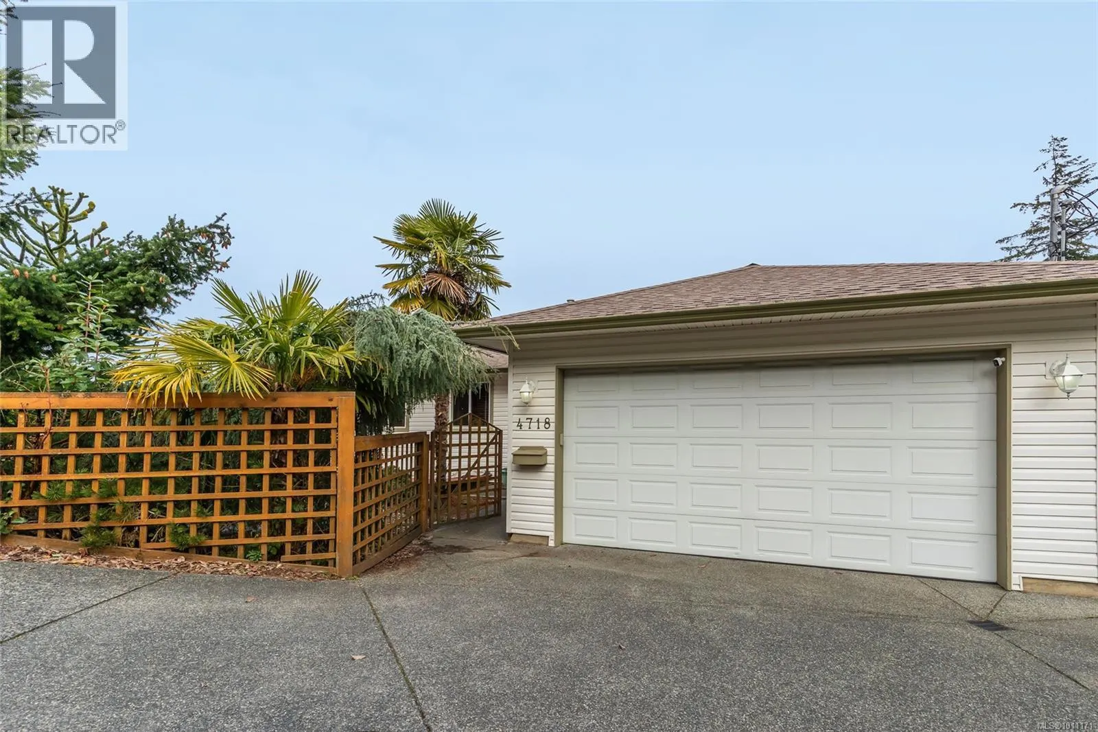 4718 Laguna Way