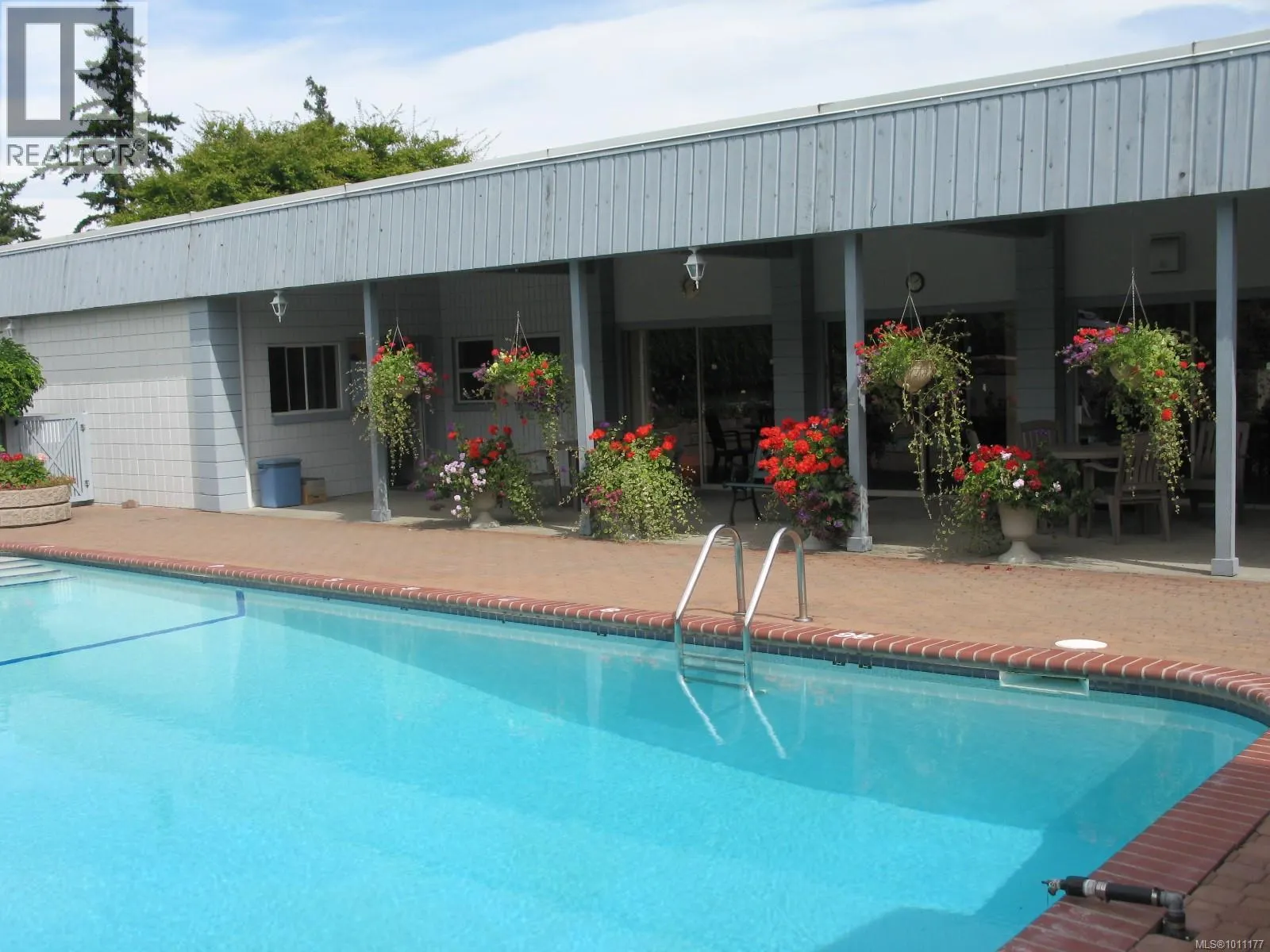 80 10980 Westdowne Rd