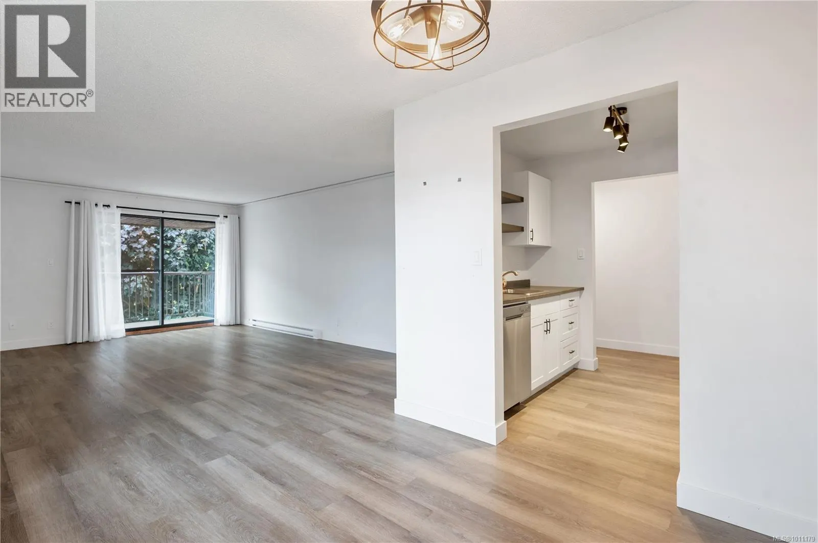 201 585 Dogwood St S