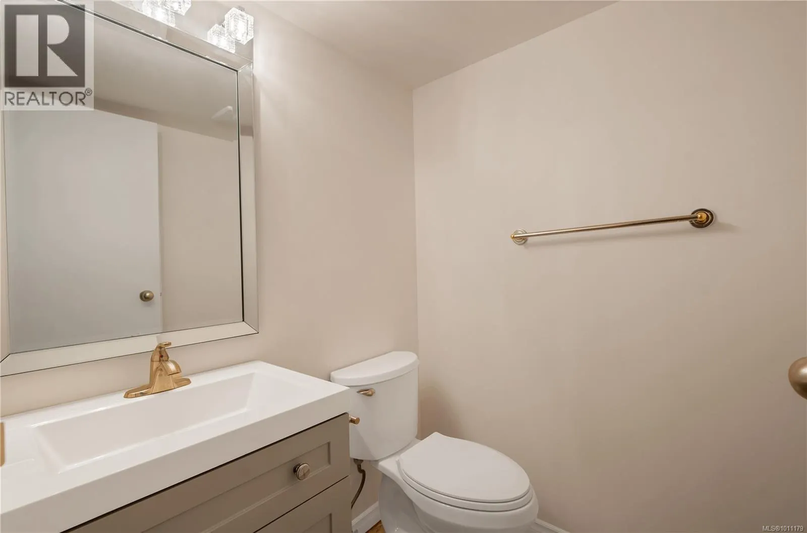 201 585 Dogwood St S