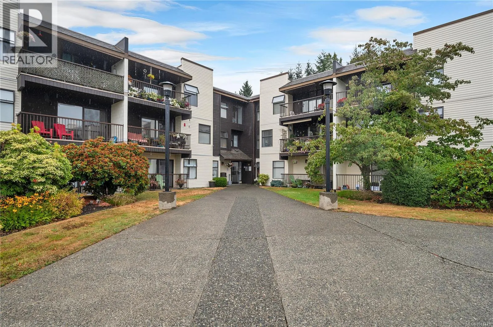 201 585 Dogwood St S