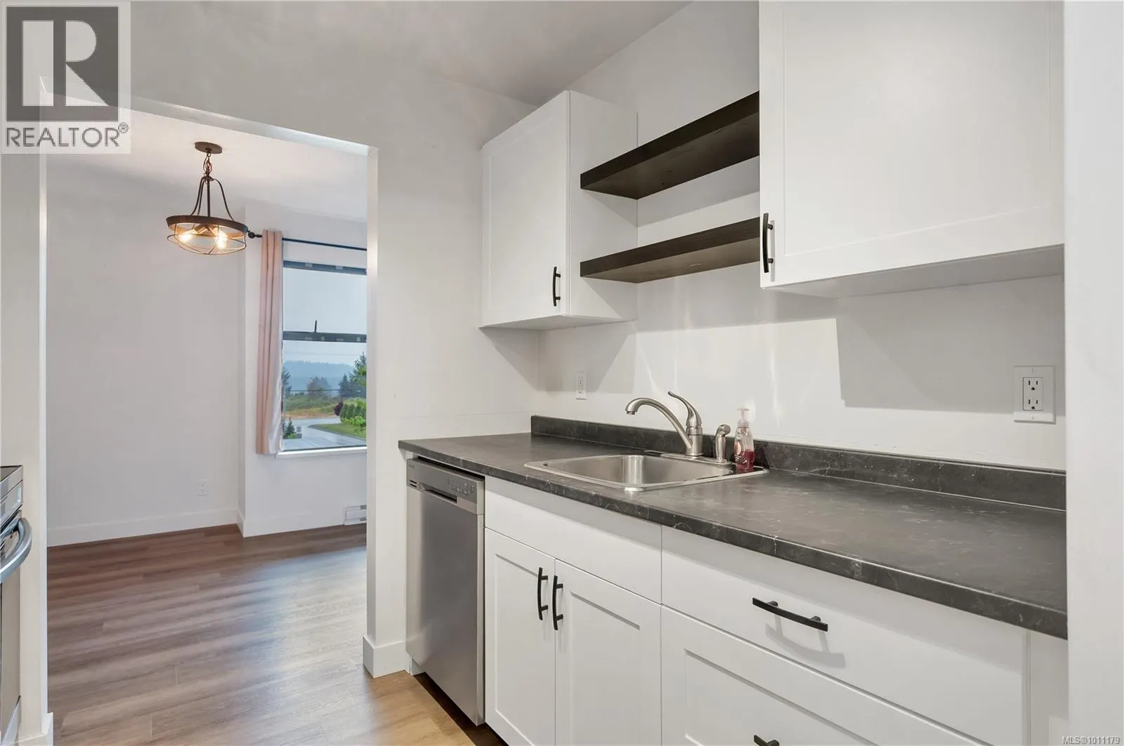 201 585 Dogwood St S