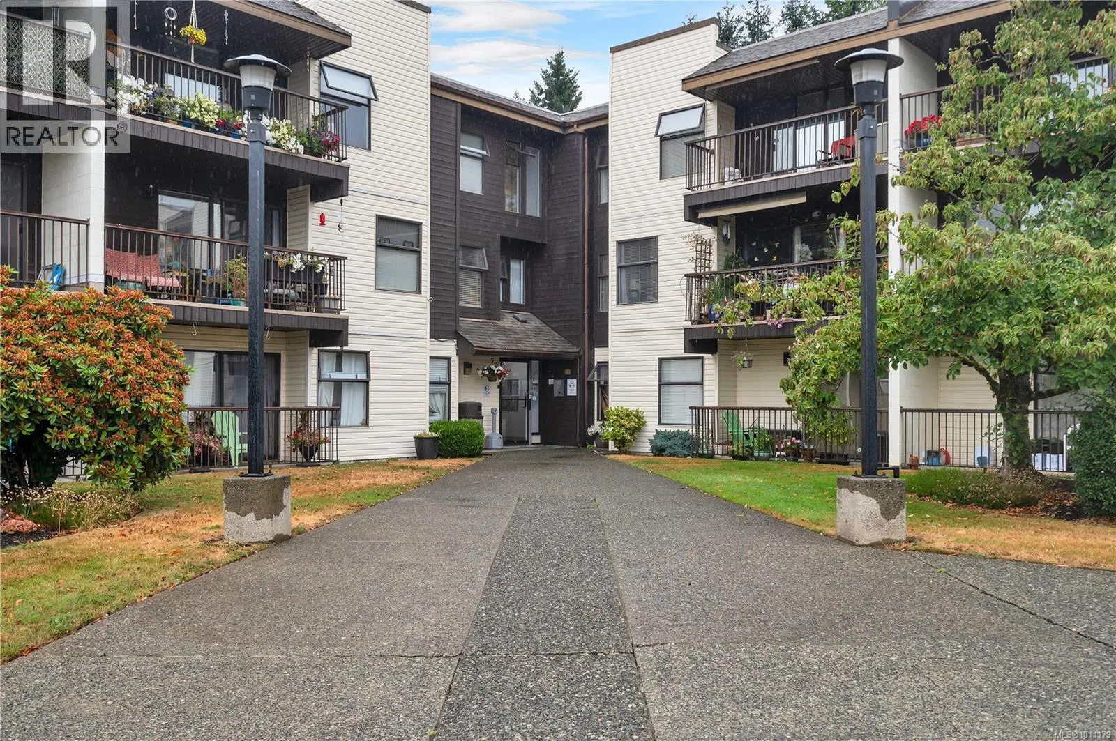 201 585 Dogwood St S