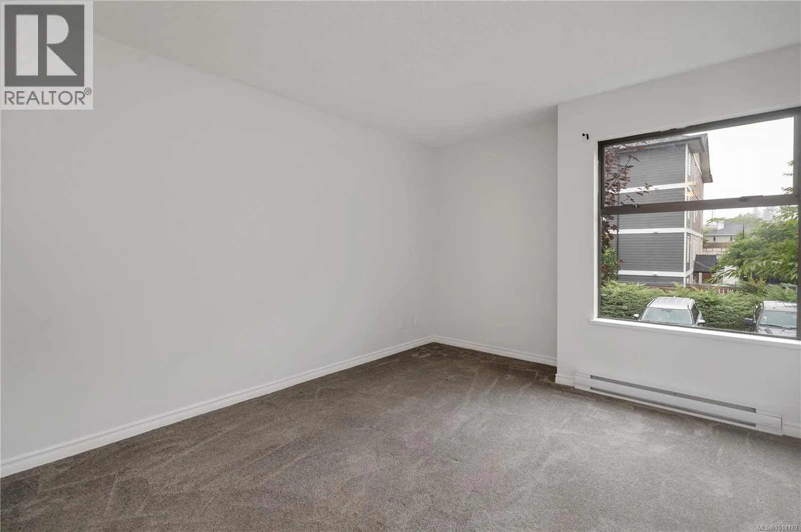 201 585 Dogwood St S