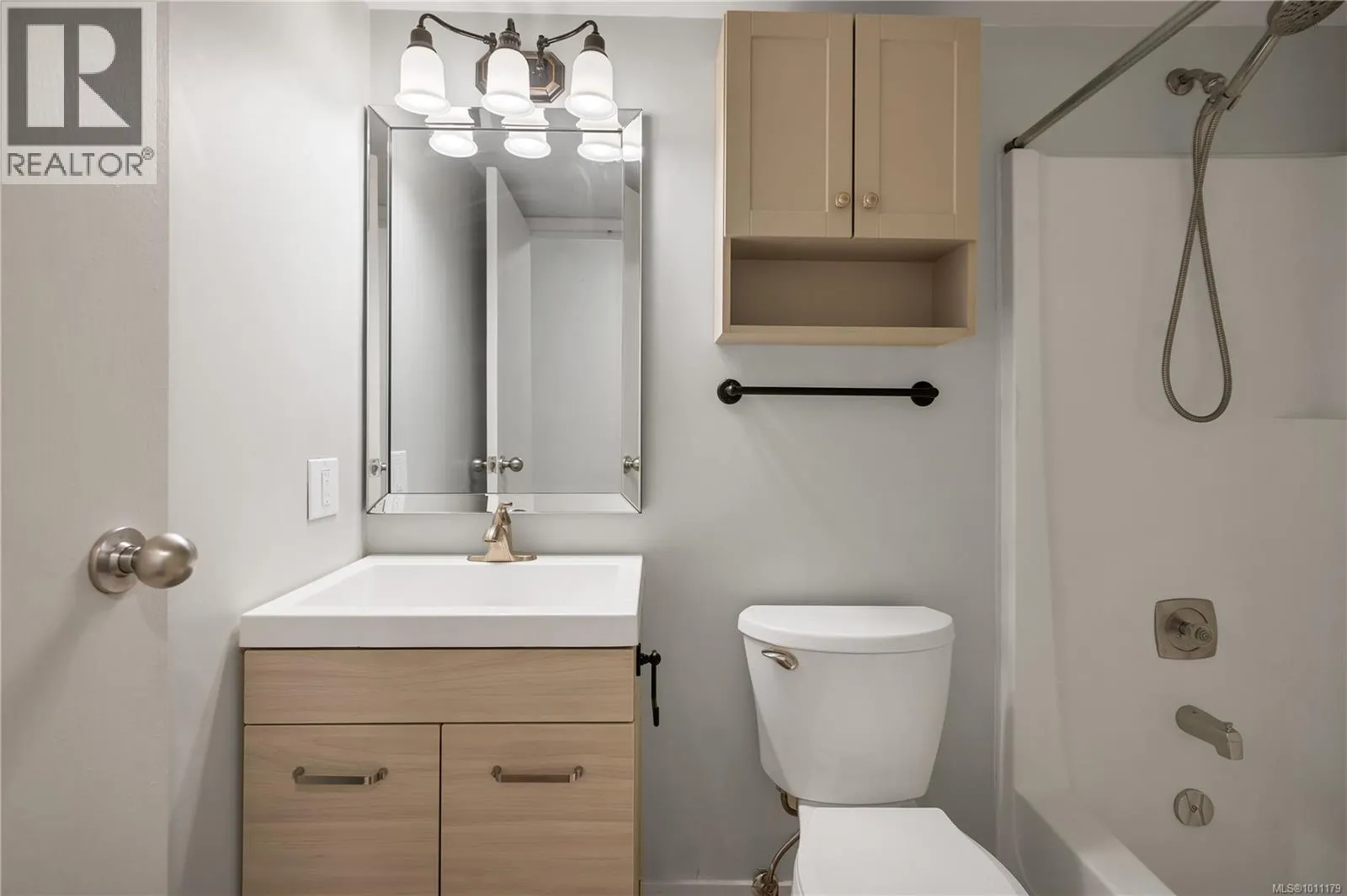 201 585 Dogwood St S