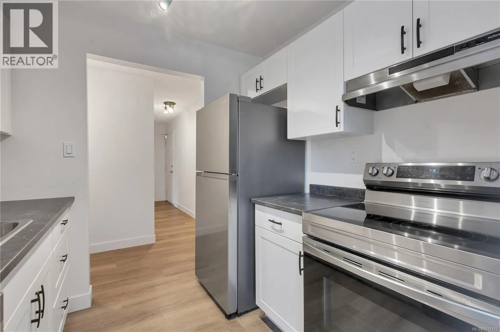 201 585 Dogwood St S