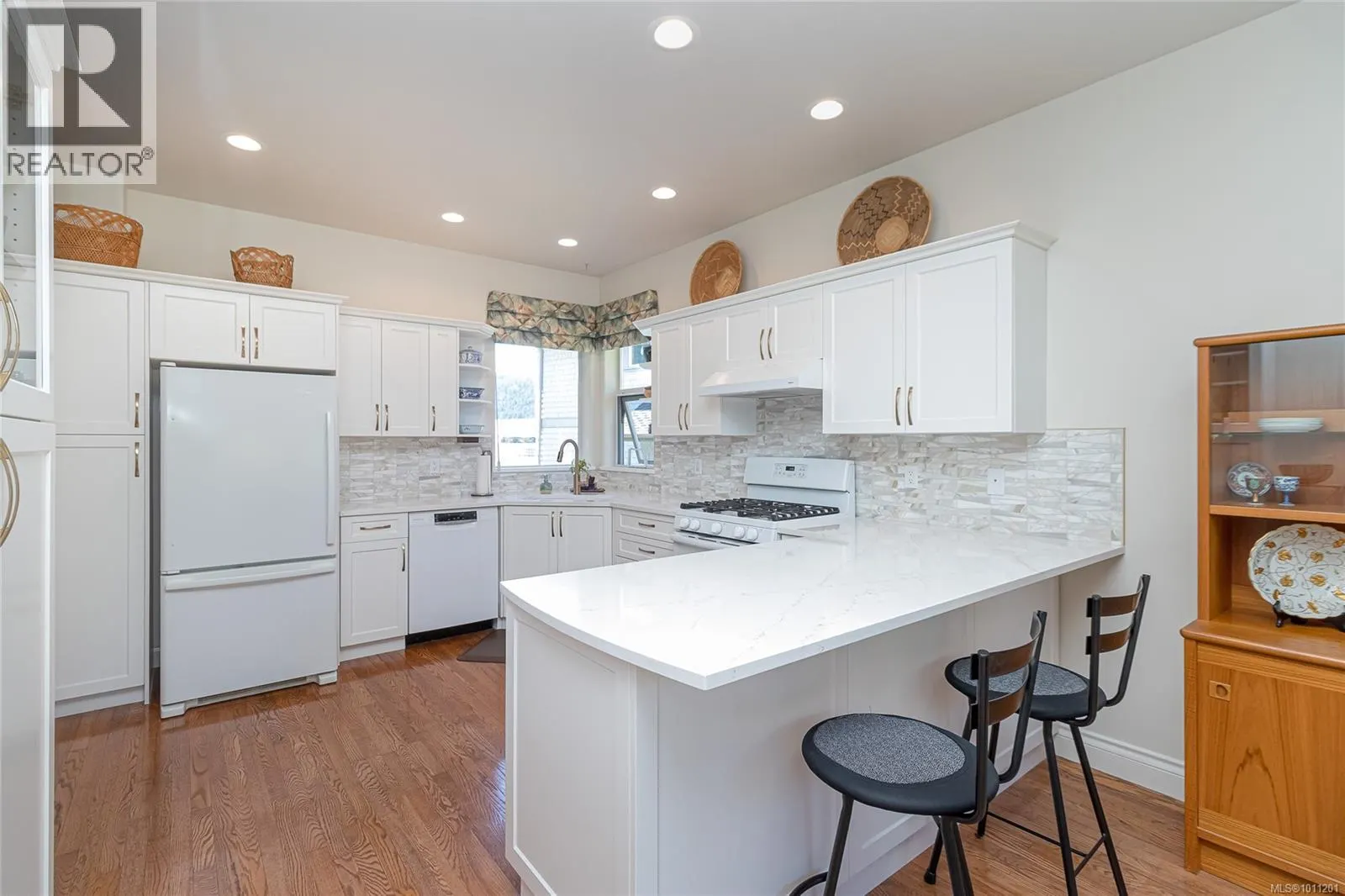 7064 Brentwood Dr
