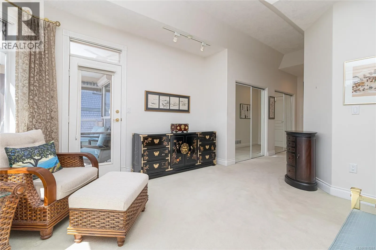 7064 Brentwood Dr