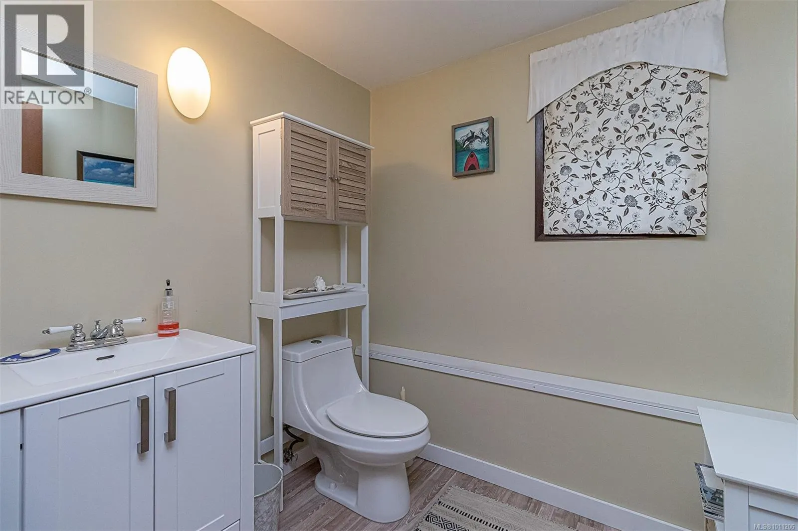 1135 McDonald Cres