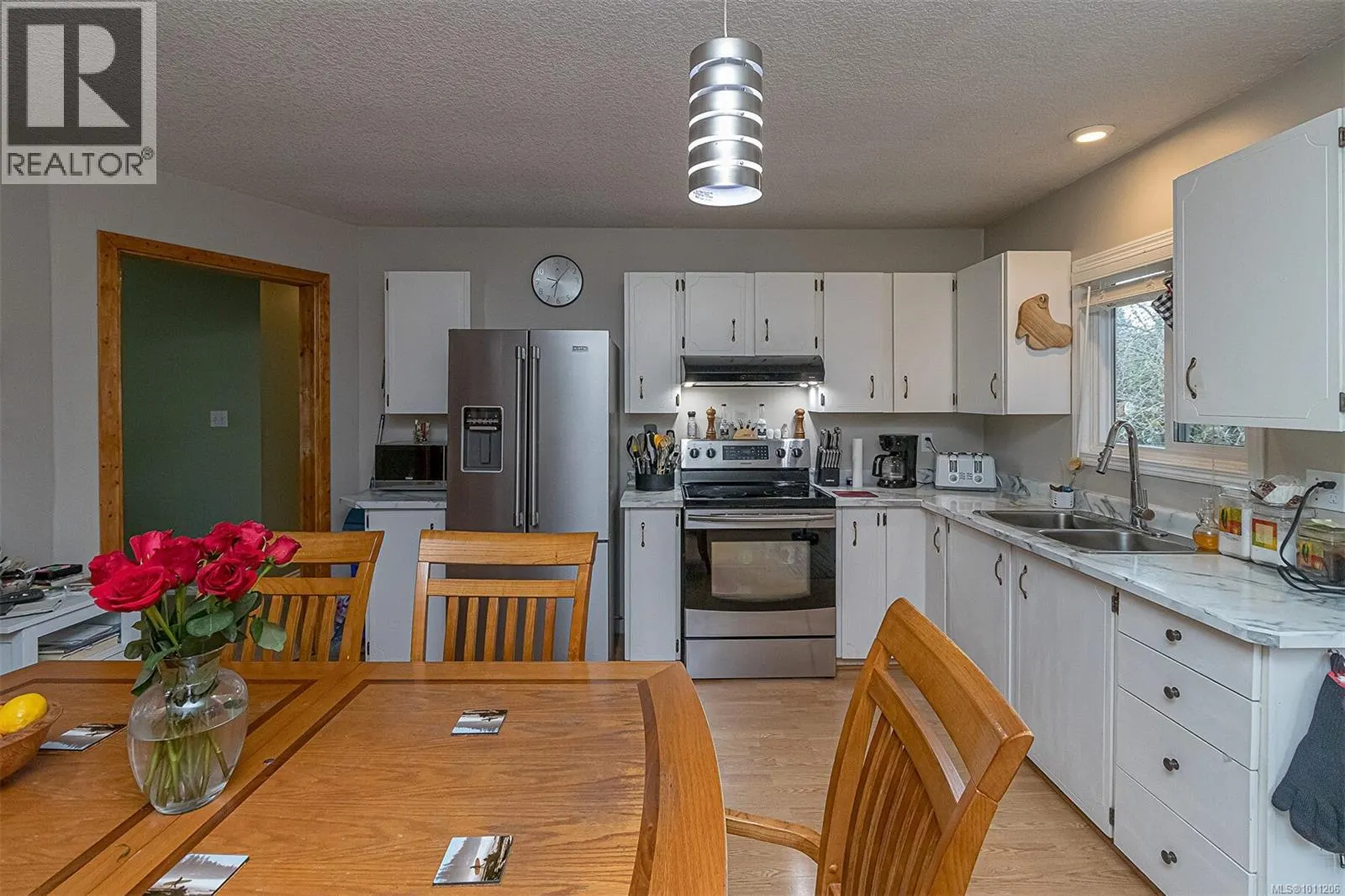 1135 McDonald Cres