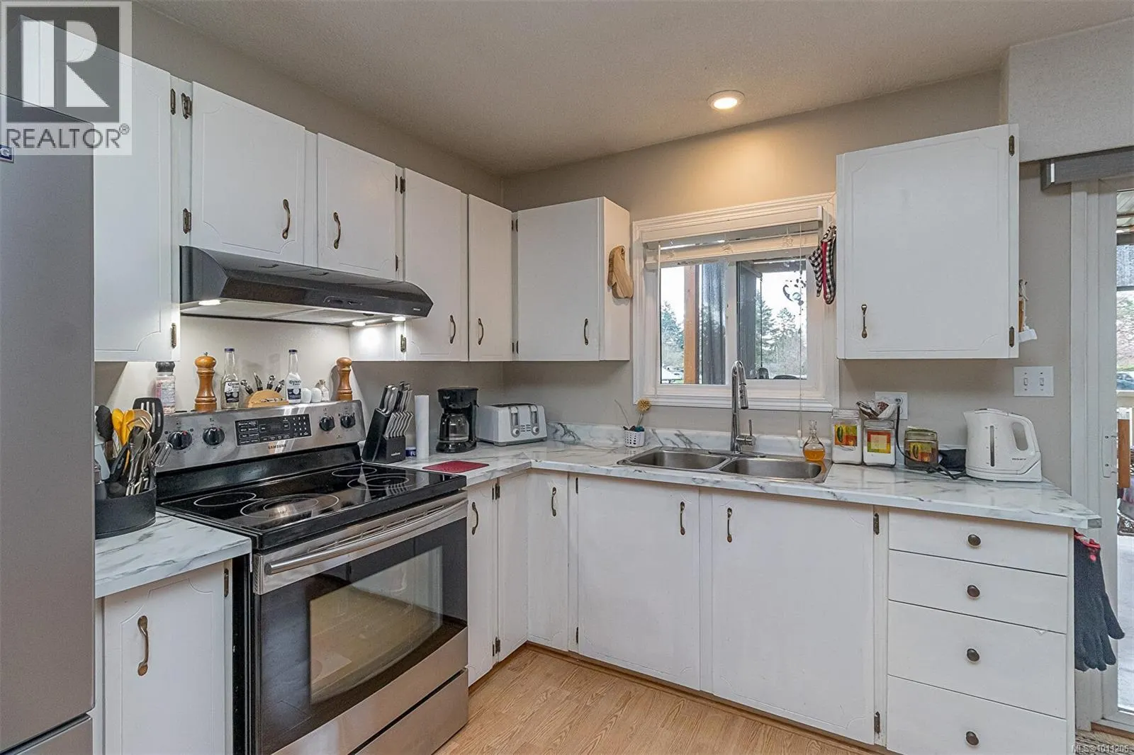 1135 McDonald Cres