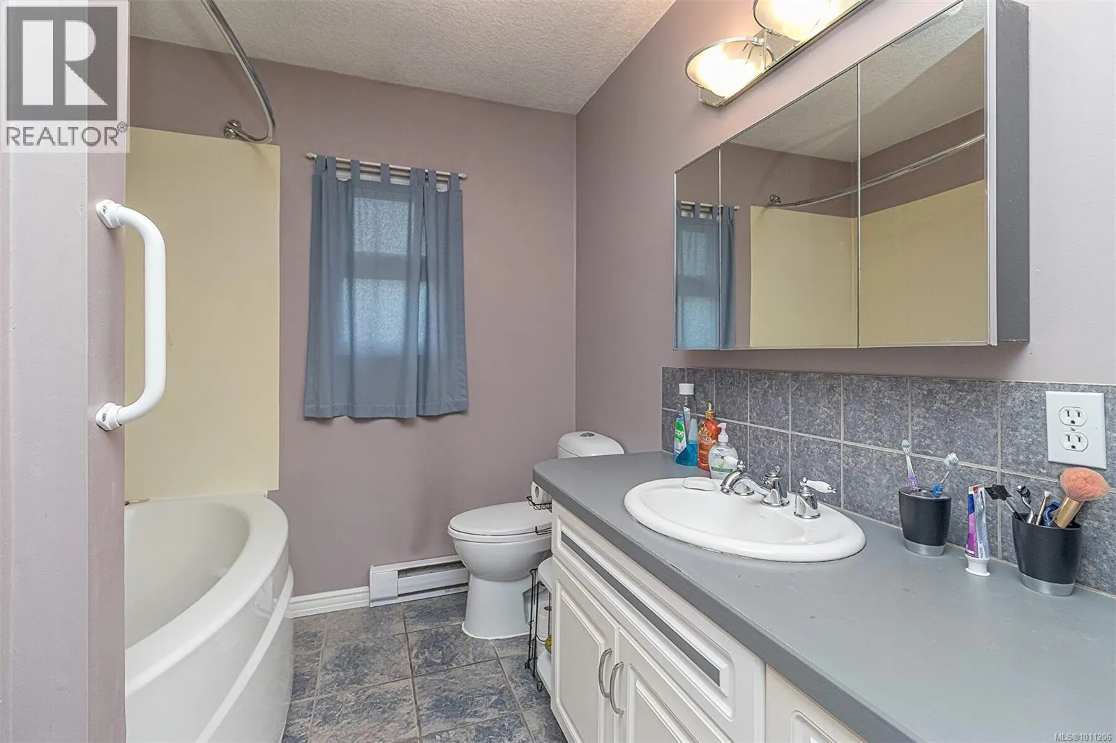 1135 McDonald Cres