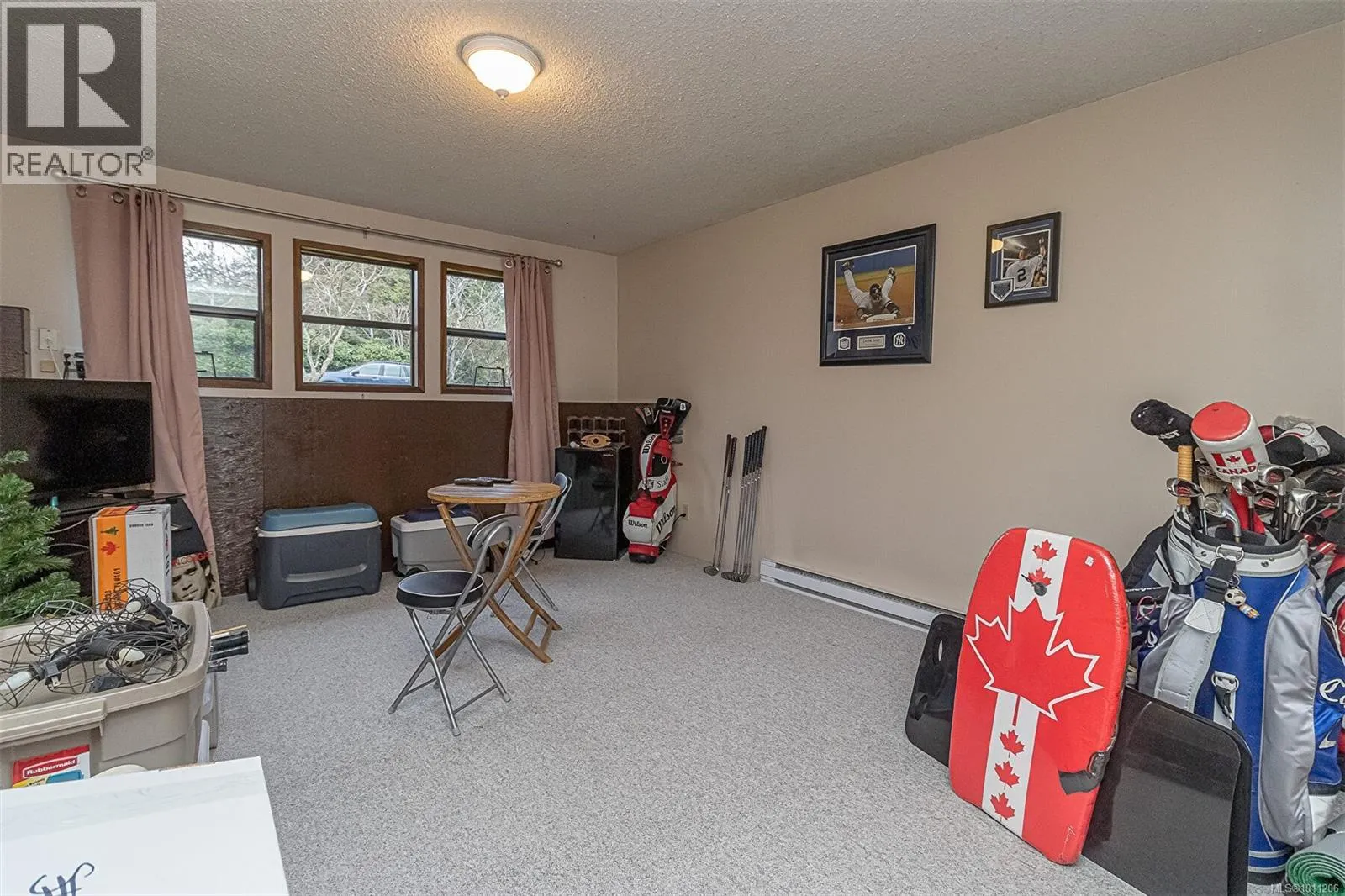 1135 McDonald Cres