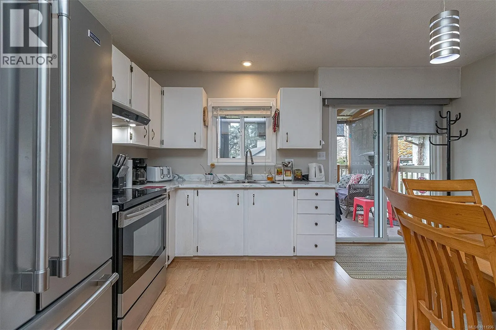 1135 McDonald Cres