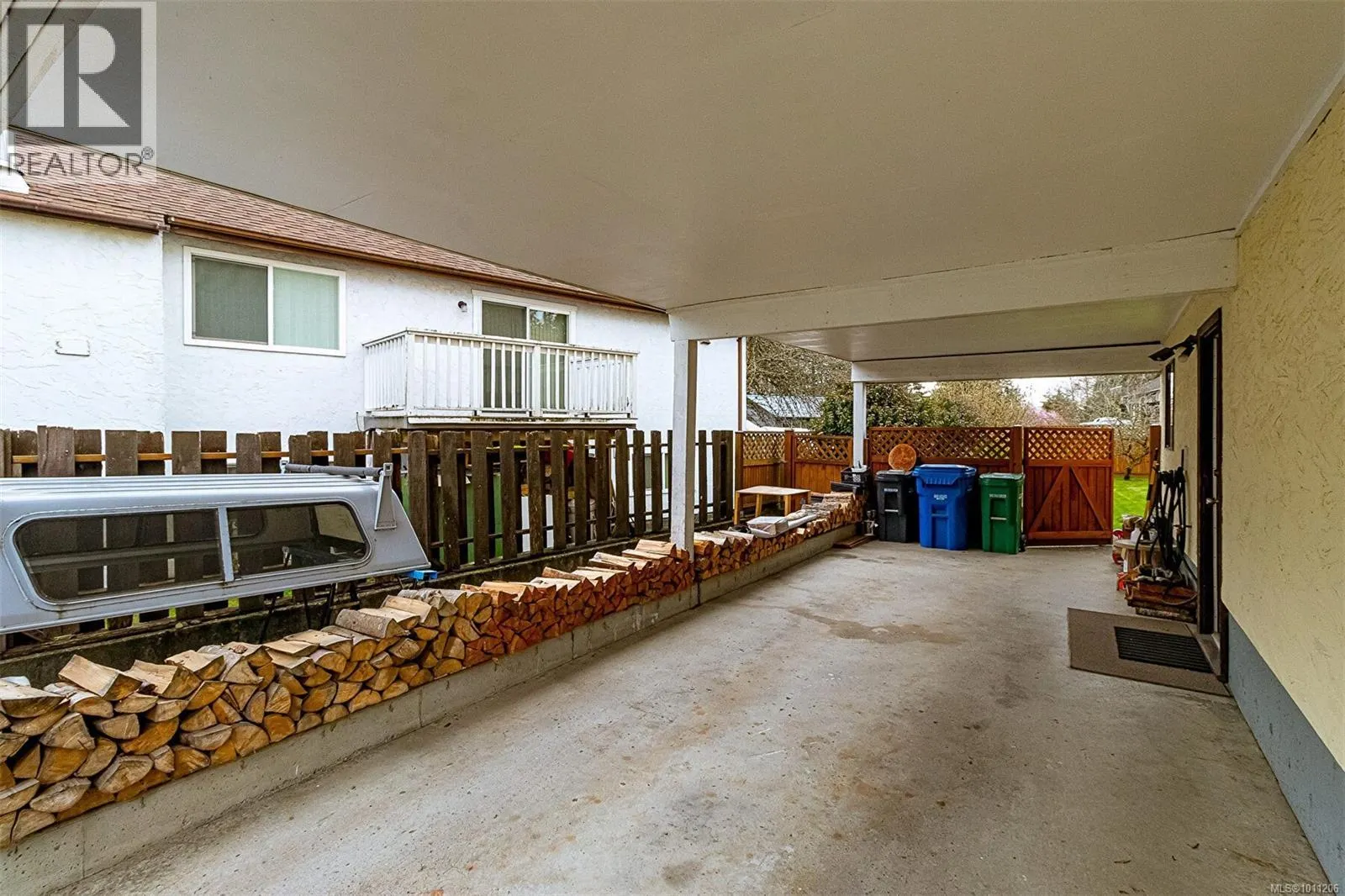 1135 McDonald Cres