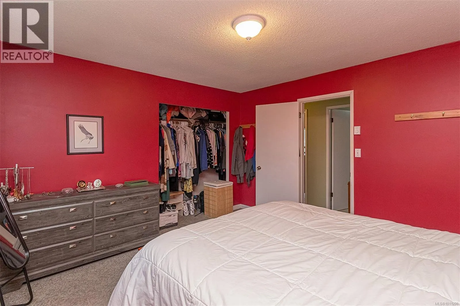 1135 McDonald Cres