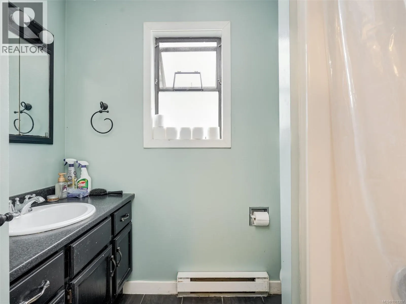 1544 Granada Cres