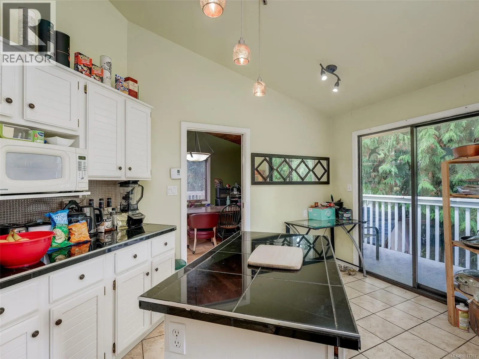 1544 Granada Cres