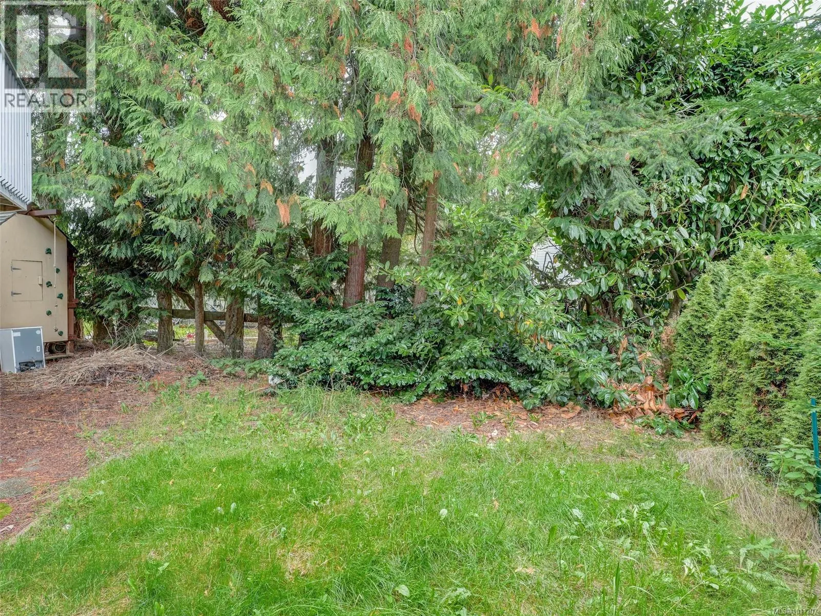 1544 Granada Cres