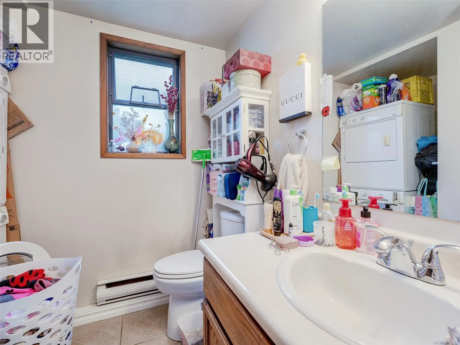 1544 Granada Cres