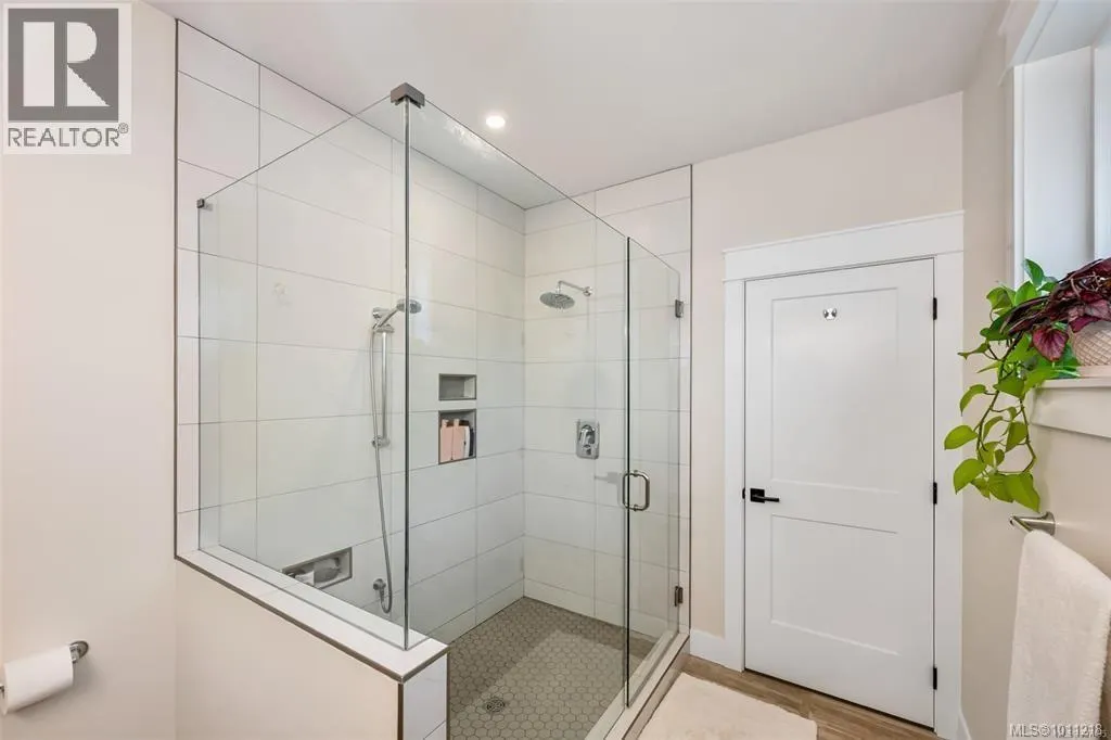 168 Edgewood Dr